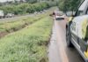 Veículo capota na PR-317 e deixa uma pessoa ferida