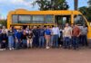 Prefeito Leonardo e vereadores entregam ônibus para a APAE de Quinta do Sol