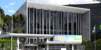 Assembleia Legislativa homenageia Igreja Católica e lideranças religiosas do Paraná