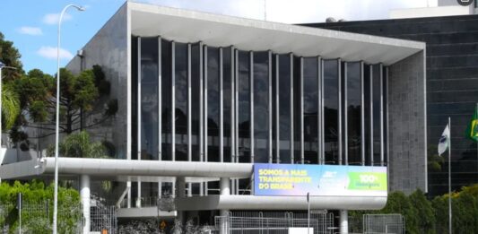 Assembleia Legislativa homenageia Igreja Católica e lideranças religiosas do Paraná