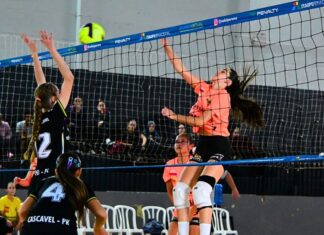 VOLEIBOL FEMININO SUB15 DE ENGENHEIRO BELTRÃO ESTREIA COM VITÓRIA NO CAMPEONATO ESTADUAL