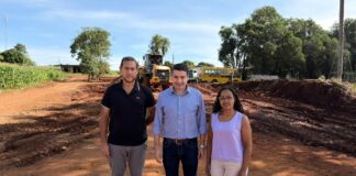 Prefeito Garbim acompanha início de obras de pavimentação em Ivailândia