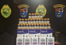 Polícia Rodoviária apreende medicamentos para emagrecimento em Floresta e Bom Sucesso