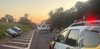 Acidente com três veículos deixa vários feridos e mobiliza equipes de resgate na PR-323, em Terra Boa