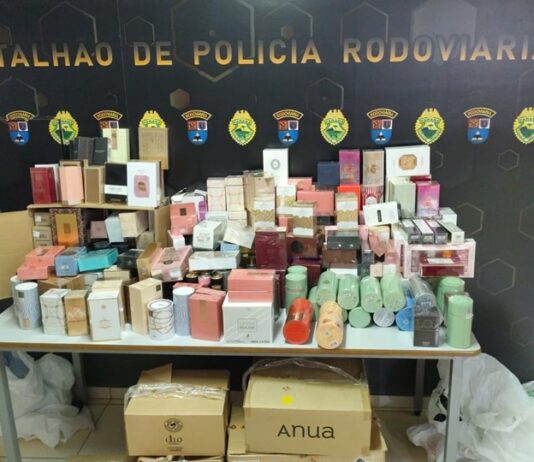 Polícia Rodoviária apreende mercadorias contrabandeadas avaliadas em R$ 25 mil na PR-317 em Peabiru