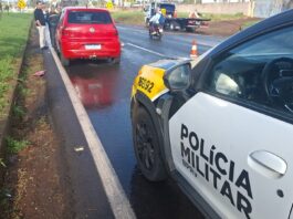Capotamento na PR-317 deixa passageira ferida e motorista sai ileso