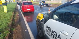 Capotamento na PR-317 deixa passageira ferida e motorista sai ileso