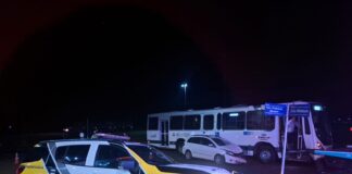 Colisão entre carro e ônibus deixa uma pessoa ferida na PR-317, em Floresta