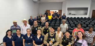 Patrulha Maria da Penha promove palestra sobre violência doméstica durante o Agosto Lilás em Fênix