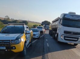 Colisão traseira entre veículos é registrada na rodovia PR-323, em Jussara