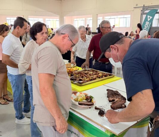 Mais de 500 pessoas participam do tradicional almoço da Apae de Engenheiro Beltrão