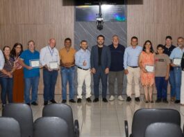 Câmara Municipal de Peabiru homenageia IDR-Paraná, produtores e extensionistas