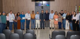 Câmara Municipal de Peabiru homenageia IDR-Paraná, produtores e extensionistas