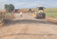 Prefeitura mantém trabalho de readequação nas estradas rurais de Engenheiro Beltrão