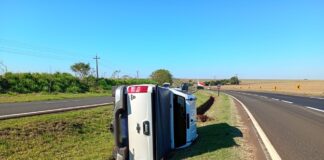 Caminhonete tomba na PR-317 entre Sertãozinho e Engenheiro Beltrão