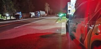 Motocicleta é atingida na traseira e condutora fica ferida na PR-323, em Cianorte