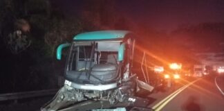 Acidente entre três carretas, ônibus e dois carros deixa feridos na BR-369