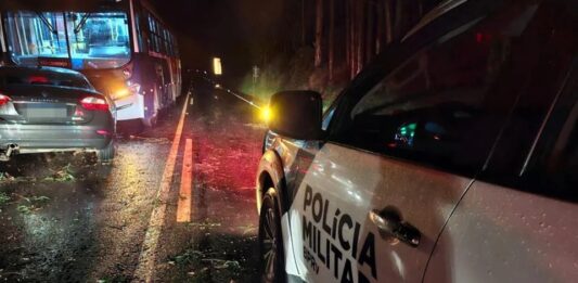 Colisão envolvendo ônibus, carro e moto deixa três feridos na PR-567, em Cianorte
