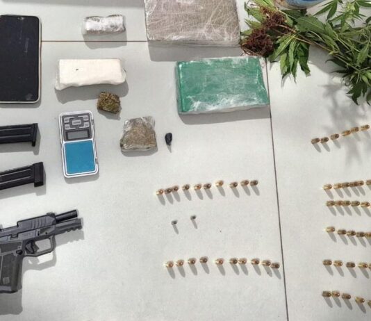 Operação contra o tráfico prende dois homens e apreende drogas e pistola em Araruna