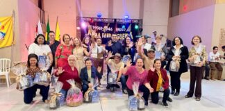 Baile Regional da Melhor Idade reúne centenas de pessoas de 13 municípios em Engenheiro Beltrão