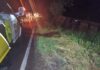 Colisão frontal entre caminhão e Fiat Strada deixa uma pessoa ferida na PR-323