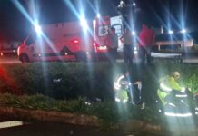 Colisão entre carro e motocicleta deixa uma pessoa ferida na rodovia PR-317