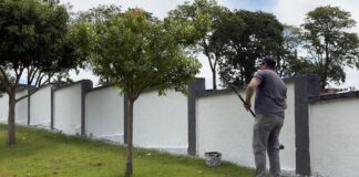 Prefeitura realiza serviços de manutenção no cemitério para Finados